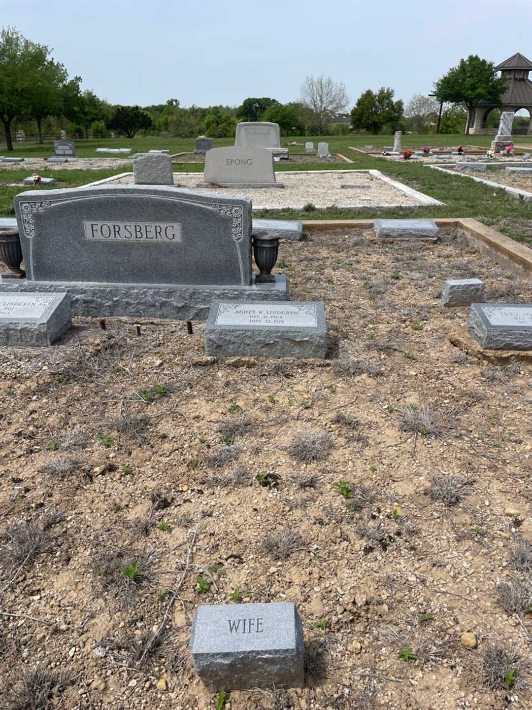 Agnes R. Lindgren's grave. Photo 1