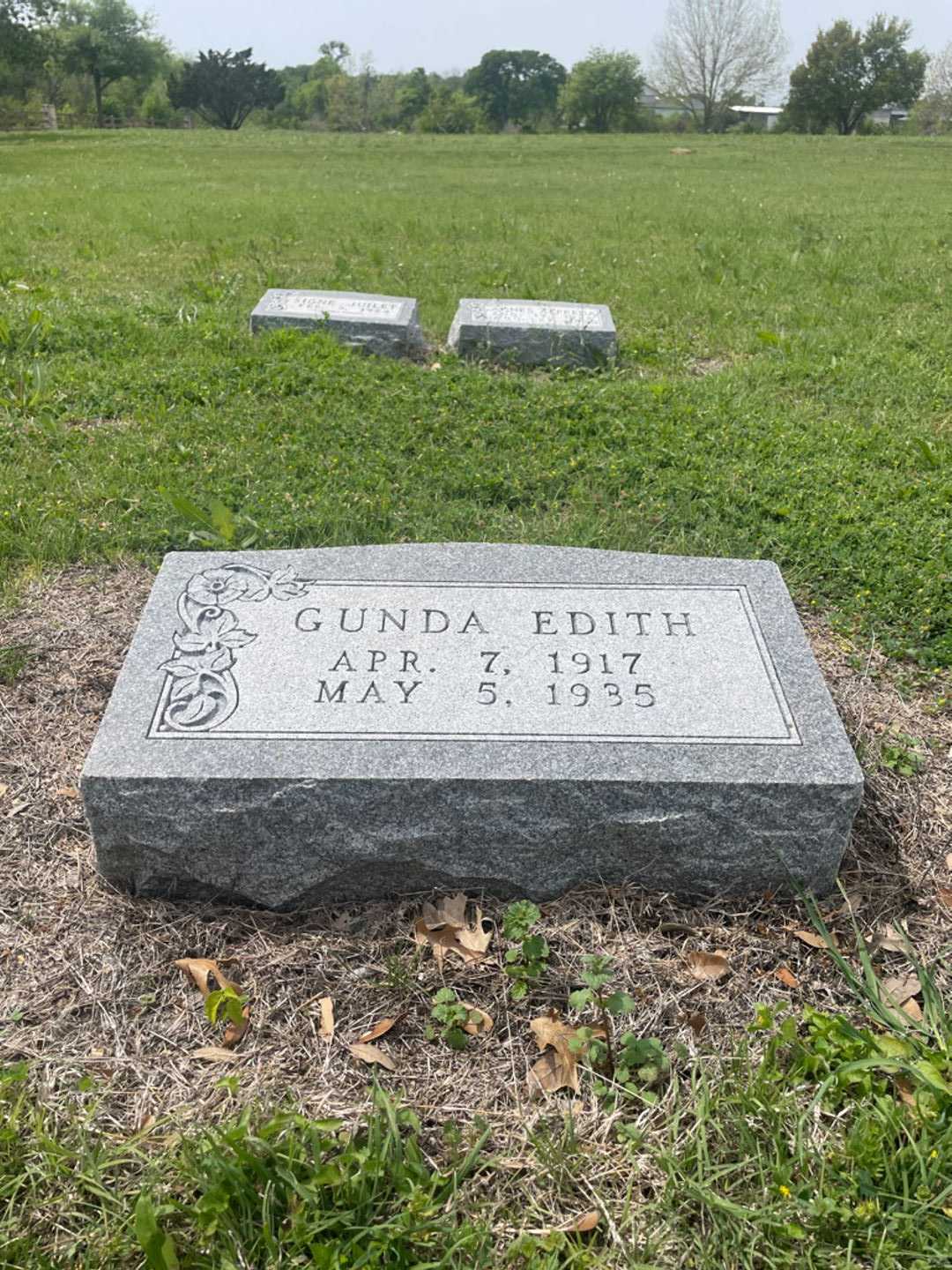 Gunda Edith Spong's grave. Photo 3