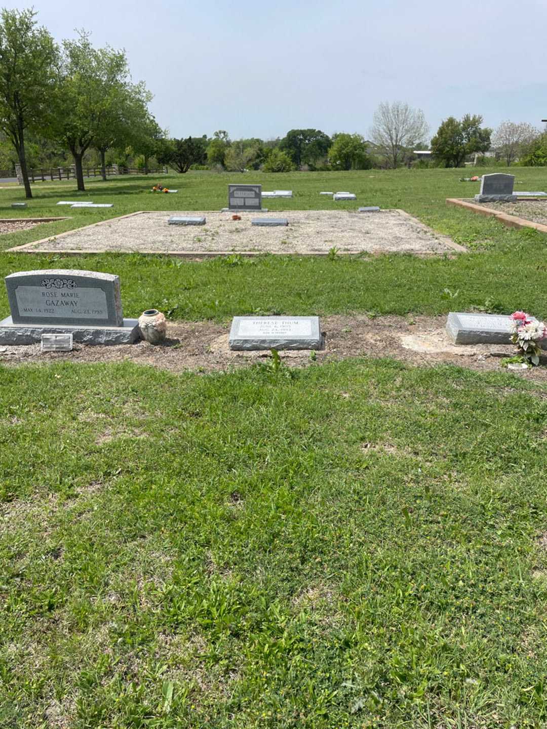 Theresa Thum's grave. Photo 1