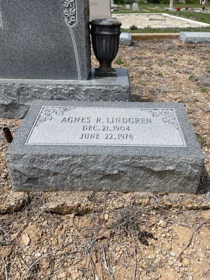 Agnes R. Lindgren's grave. Photo 2