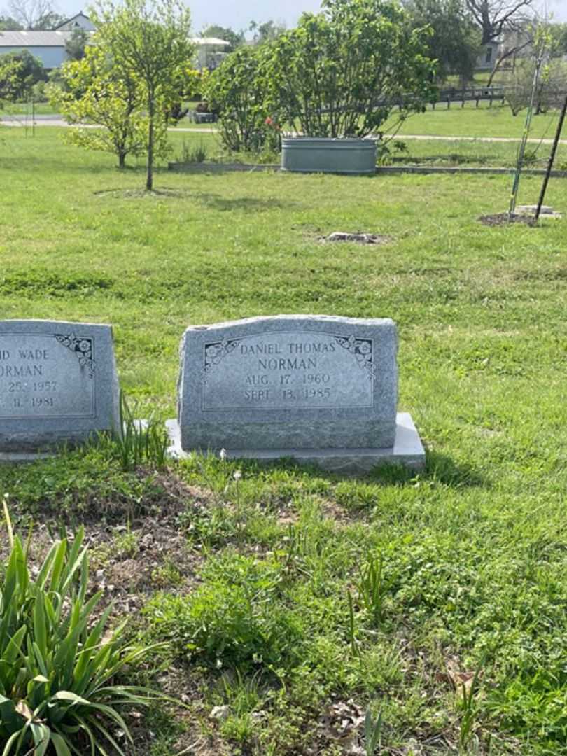 Daniel Thomas Norman's grave. Photo 3