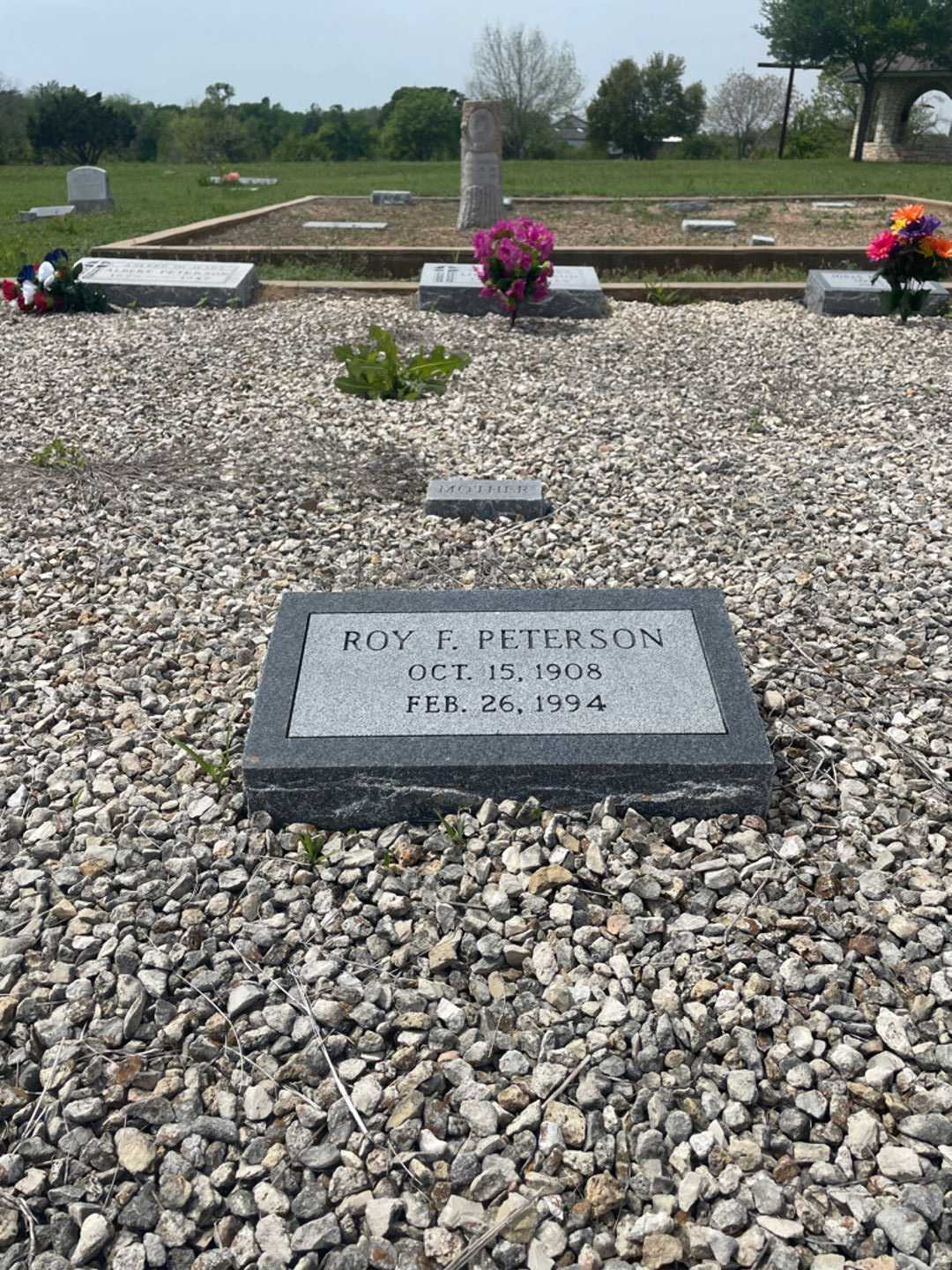 Roy F. Peterson's grave. Photo 3