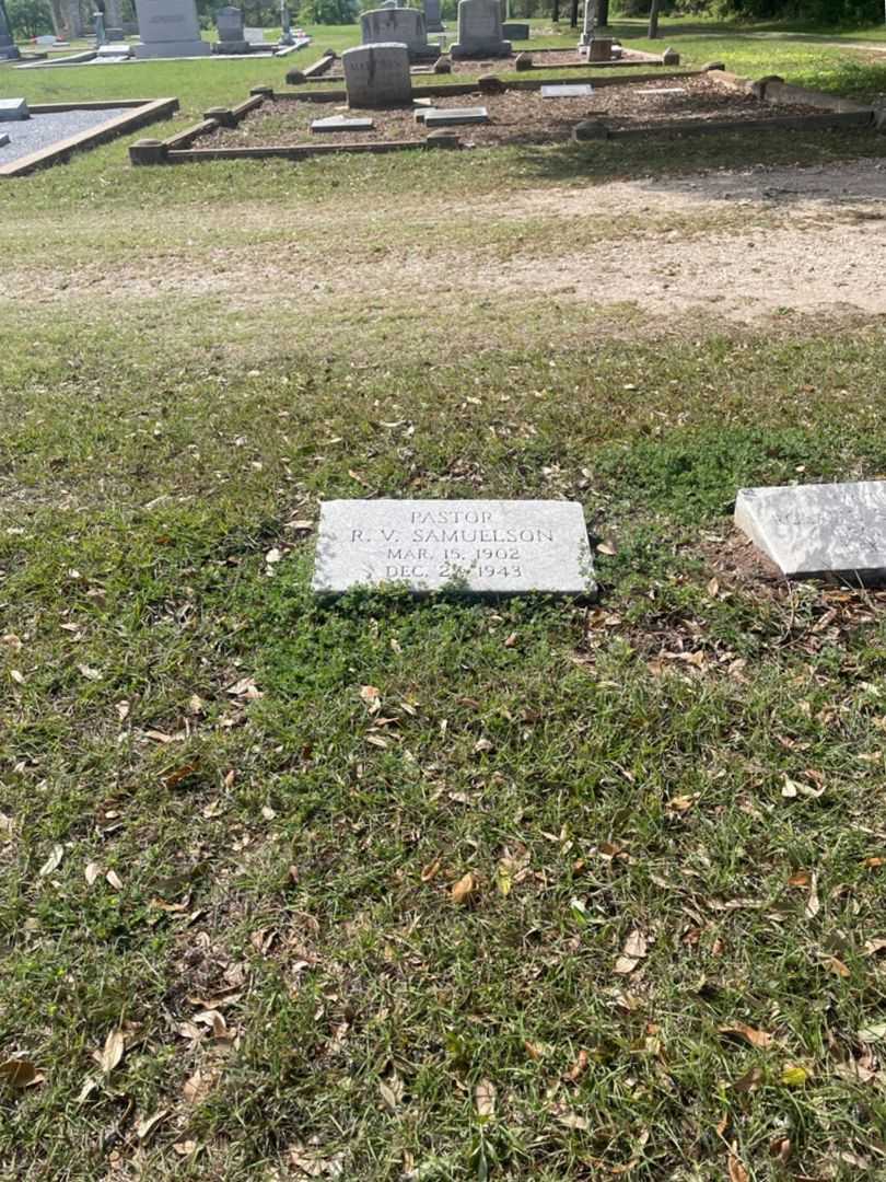 Reverend R. V. Samuelson's grave. Photo 1