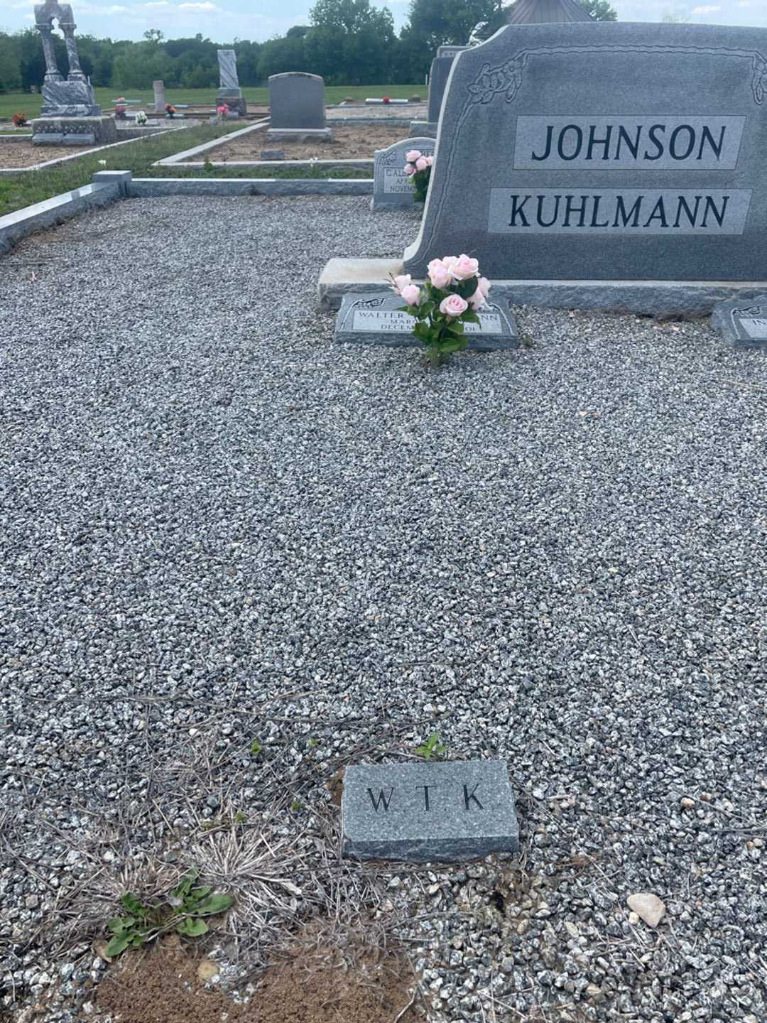 Walter T. Kuhlmann's grave. Photo 1