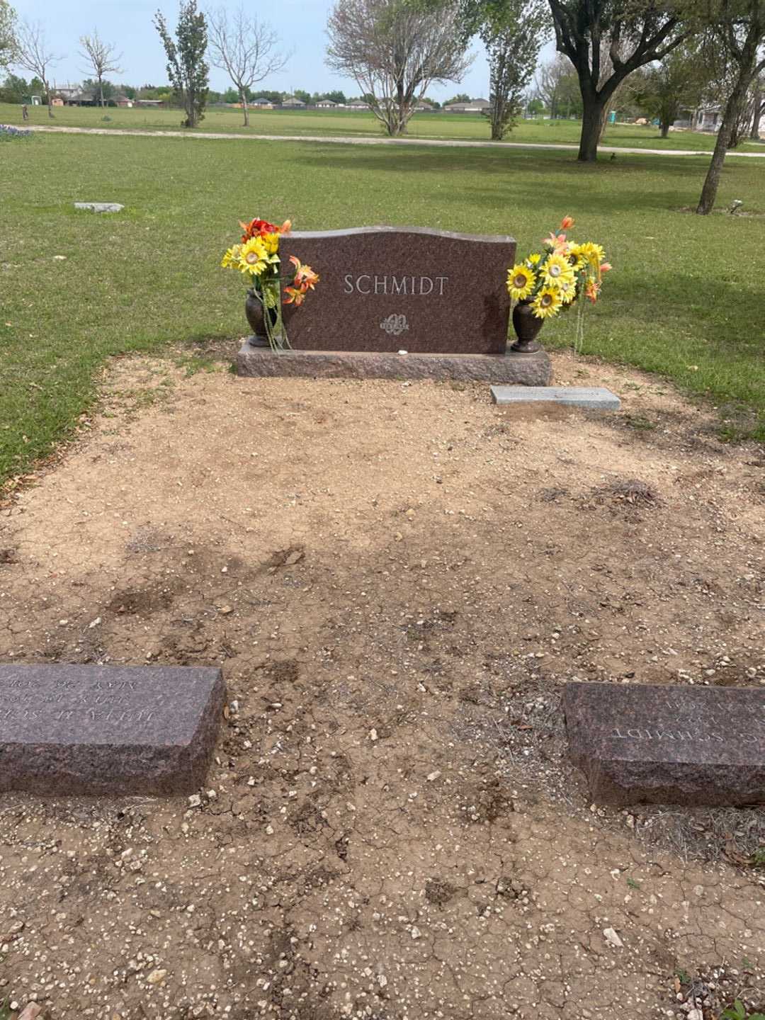 Edmund G. Schmidt's grave. Photo 2