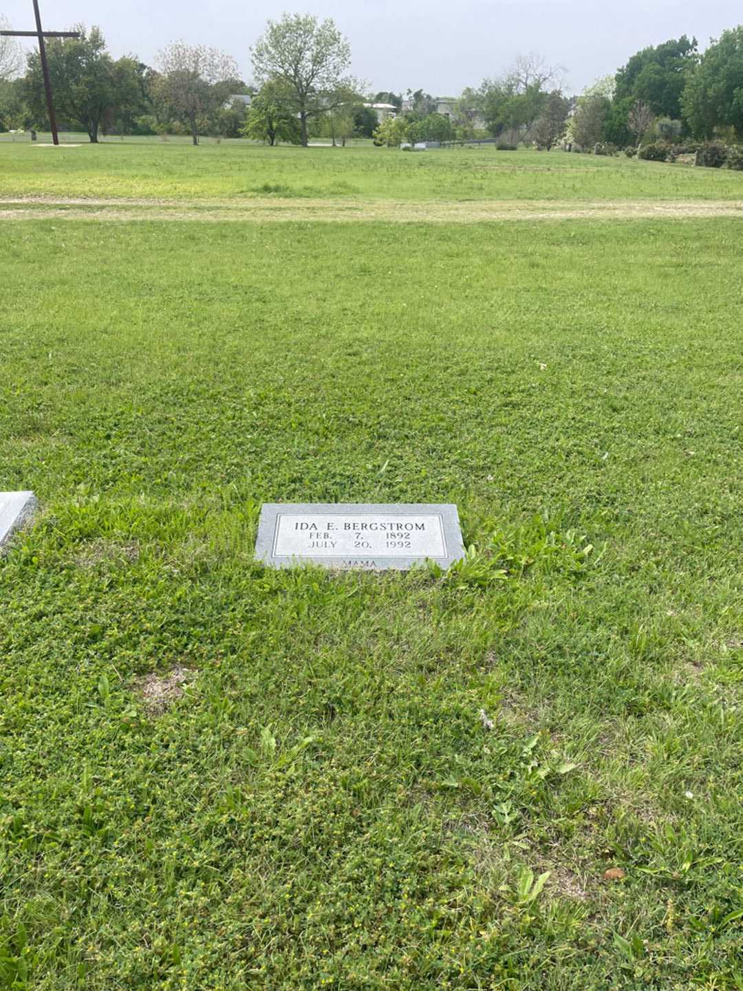 Ida E. Bergstrom's grave. Photo 1