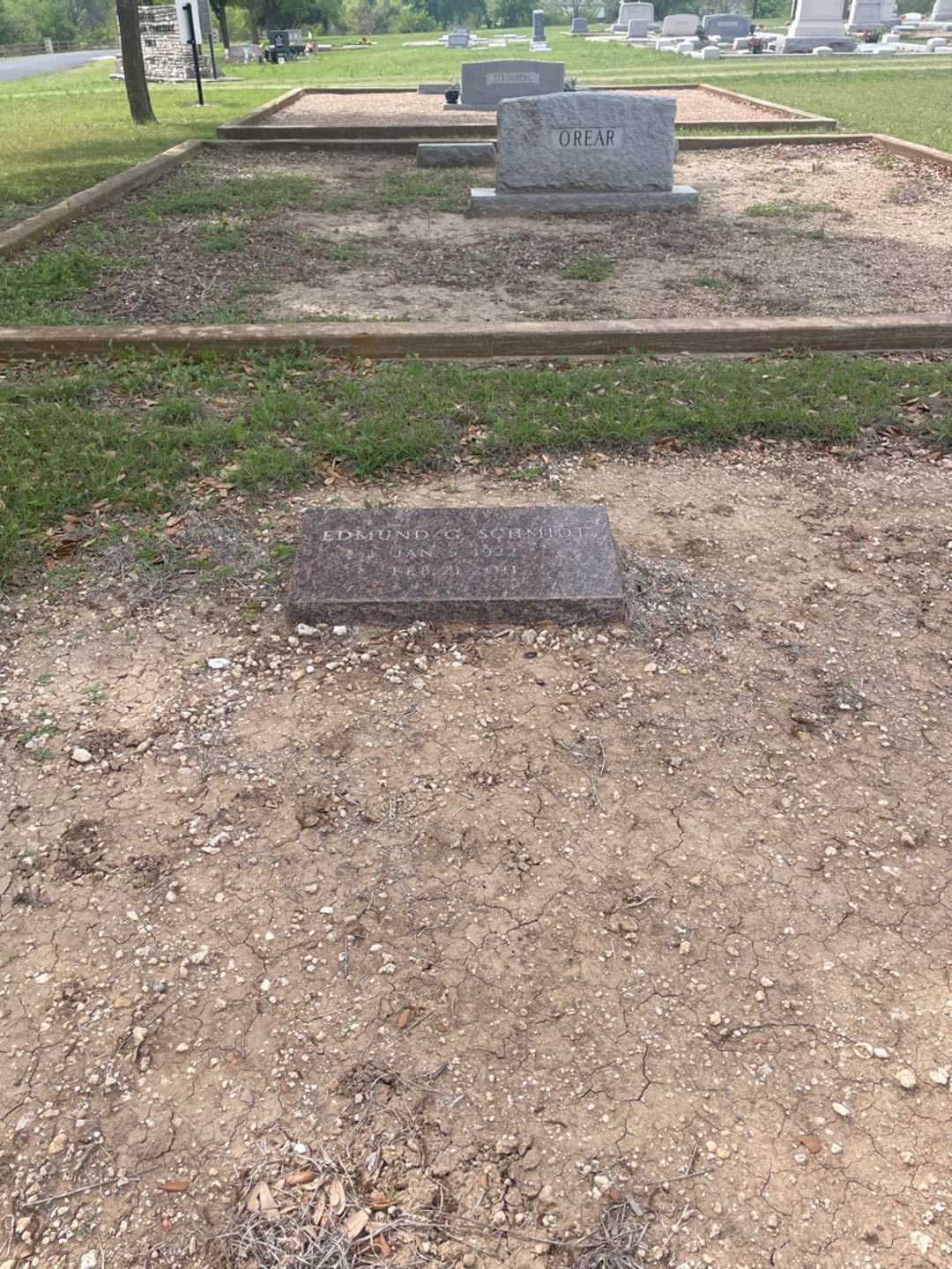 Edmund G. Schmidt's grave. Photo 1