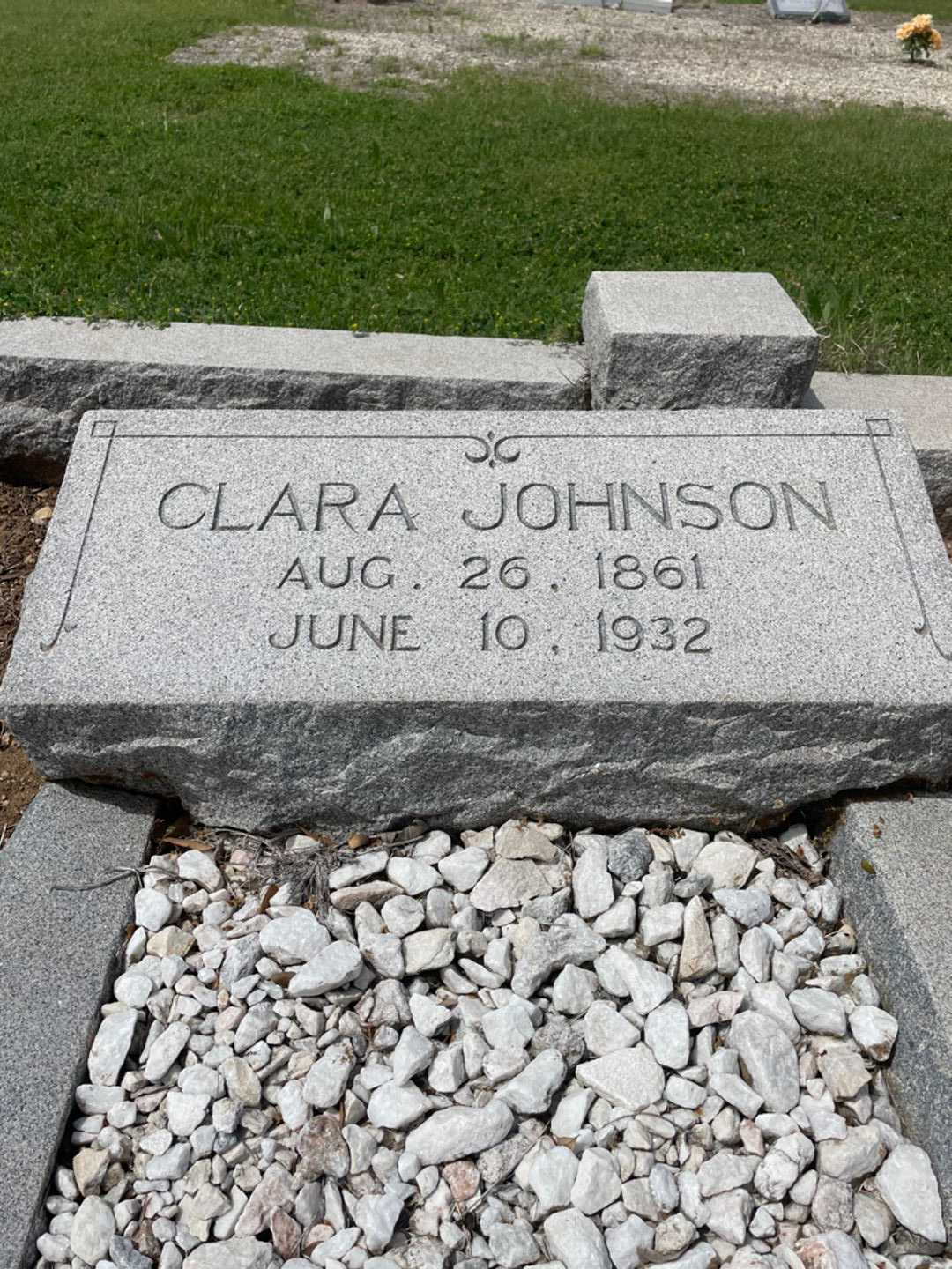 Clara Johnson's grave. Photo 2