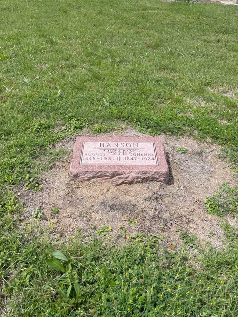 August Hanson's grave. Photo 1