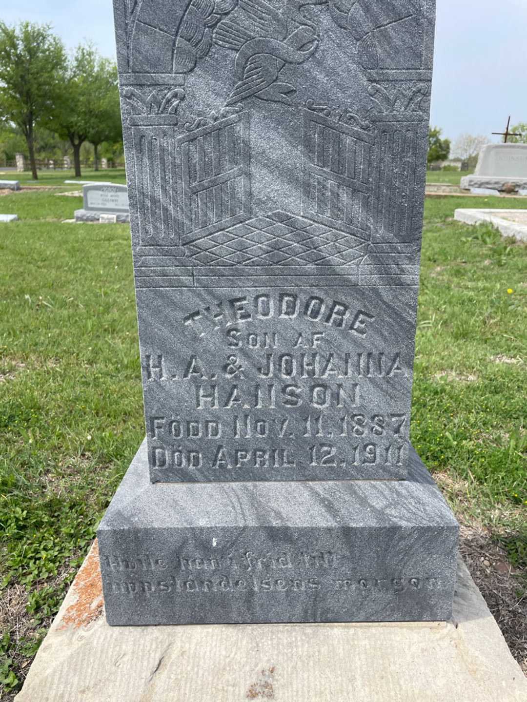 Theodore Hanson's grave. Photo 3