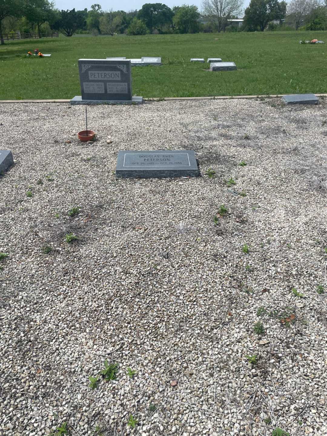 Douglas Swen Peterson's grave. Photo 2