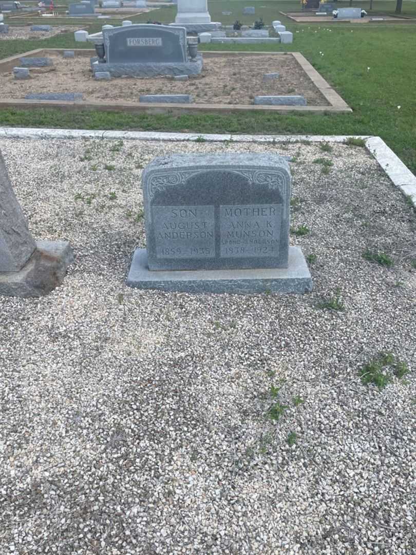 August Anderson's grave. Photo 1