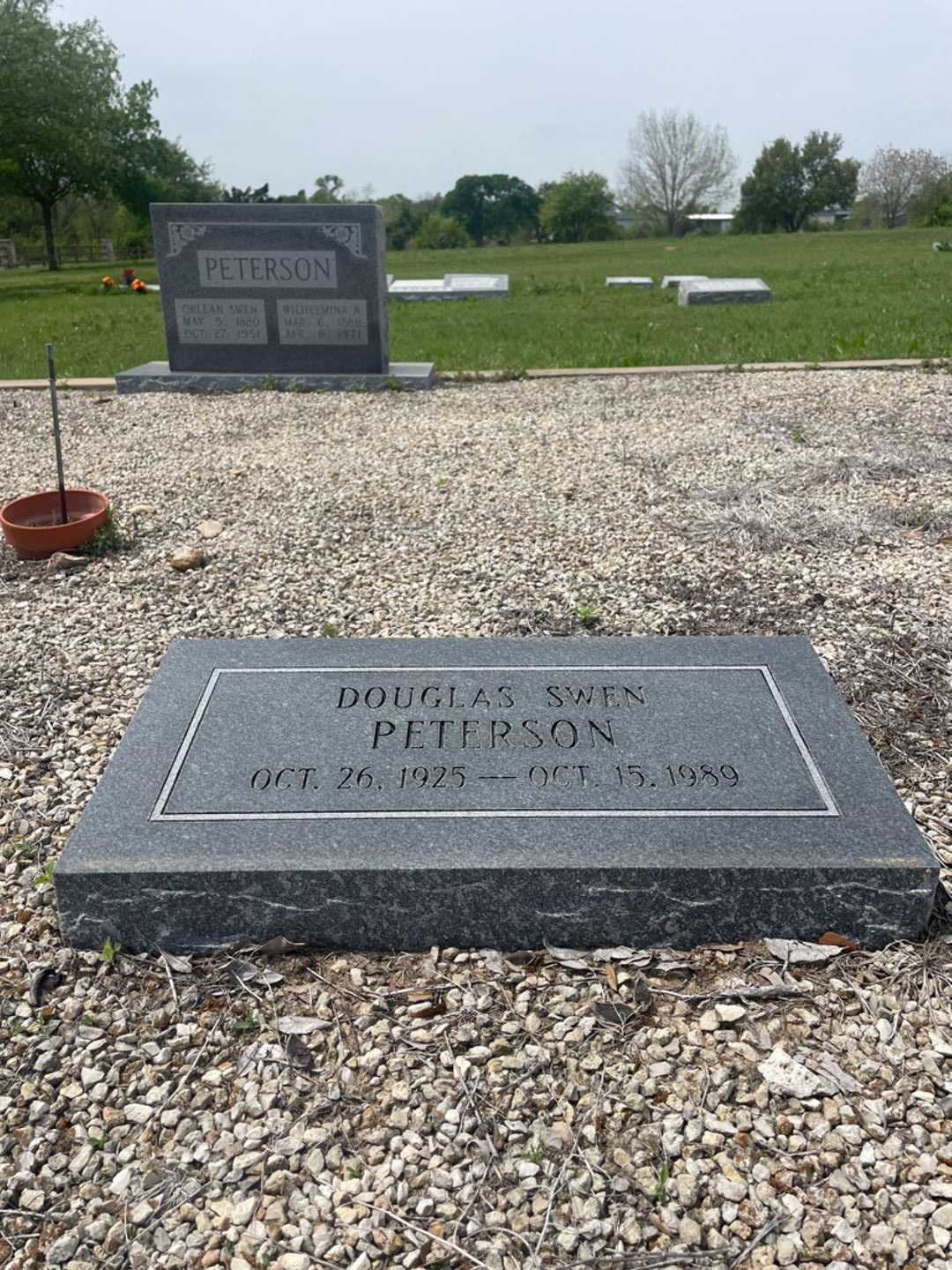 Douglas Swen Peterson's grave. Photo 3