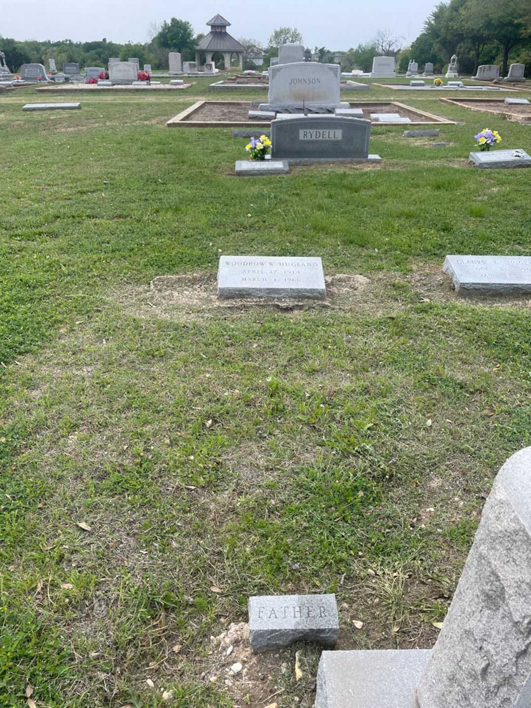 Woodrow W. Hugland's grave. Photo 1