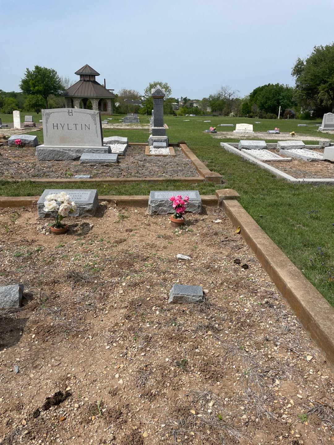 Edna Johnson's grave. Photo 1