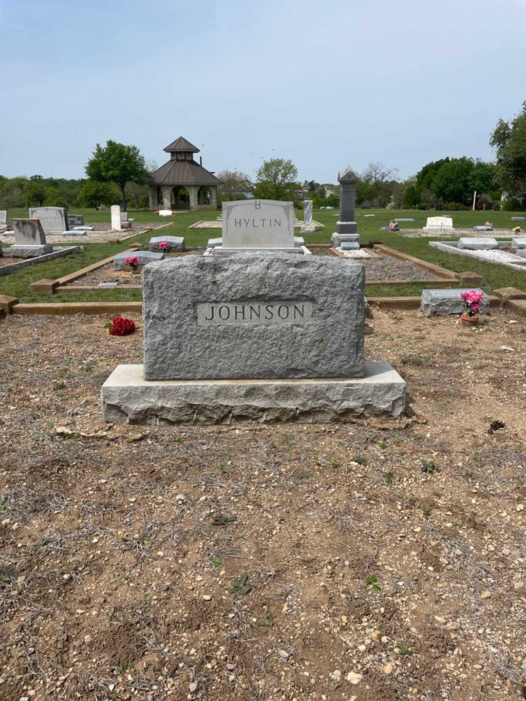 Beda E. Johnson's grave. Photo 1