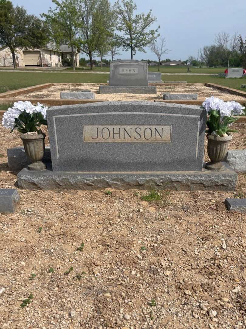 Ralph L. Johnson's grave. Photo 1