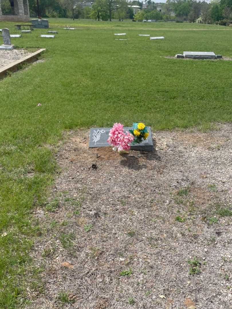 Hilda C. Cockrill's grave. Photo 1