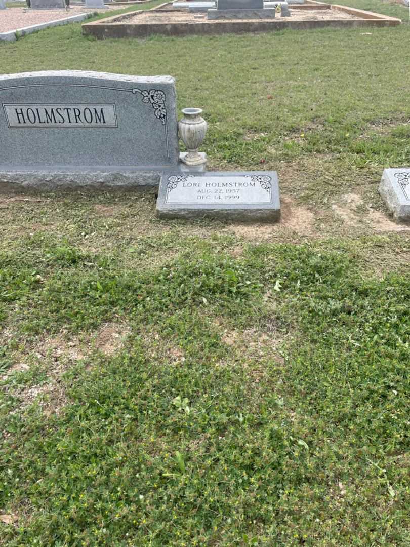 Lori Holmstrom's grave. Photo 2