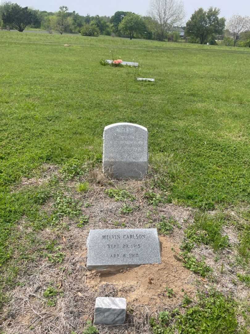 Melvin Carlson's grave. Photo 1