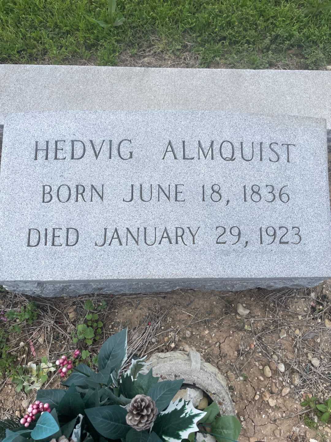 Hedvig Almquist's grave. Photo 2