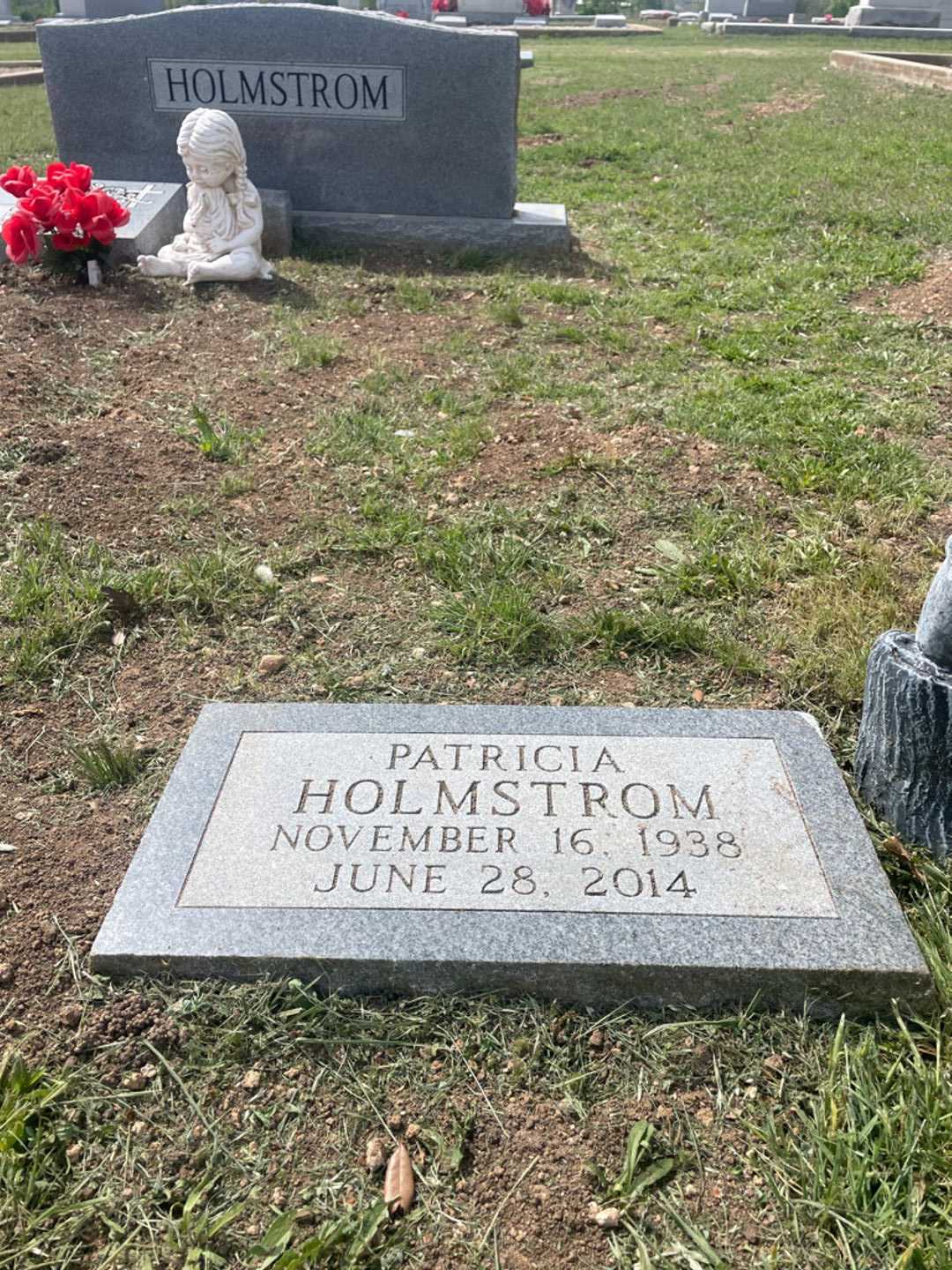 Patricia Holmstrom's grave. Photo 2