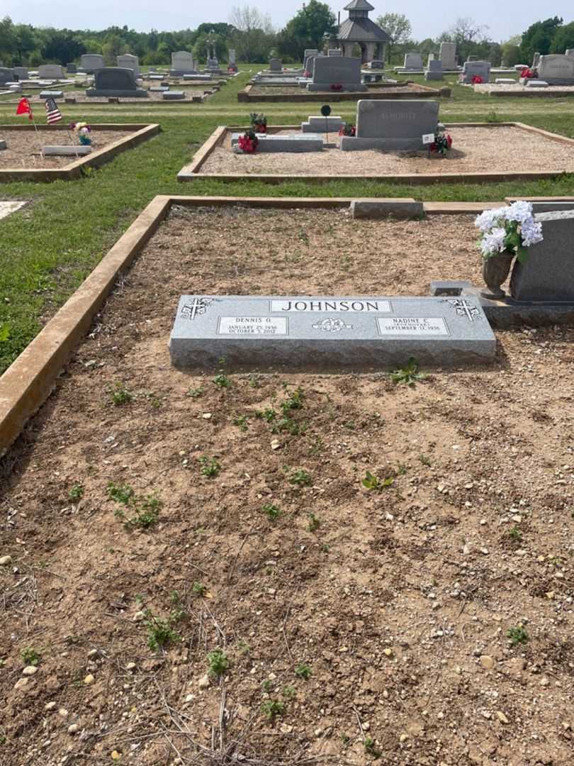 Dennis O. Johnson's grave. Photo 1