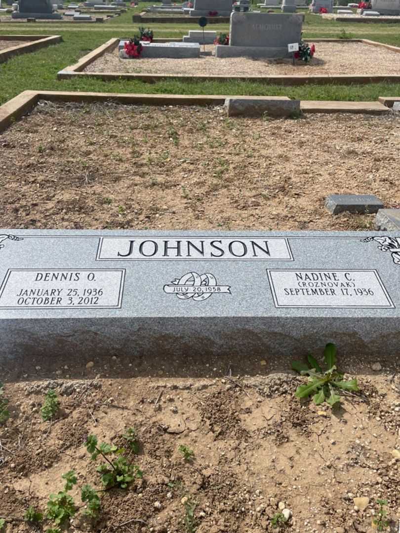 Dennis O. Johnson's grave. Photo 2