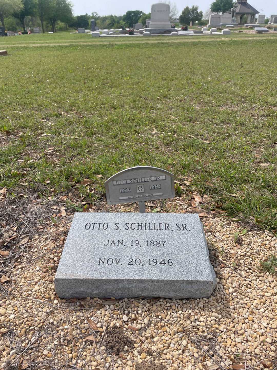 Otto S. Schiller Senior's grave. Photo 3