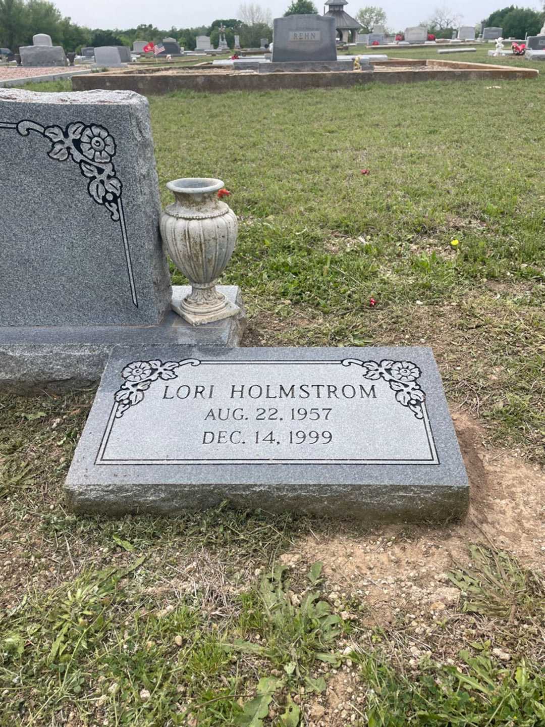 Lori Holmstrom's grave. Photo 1