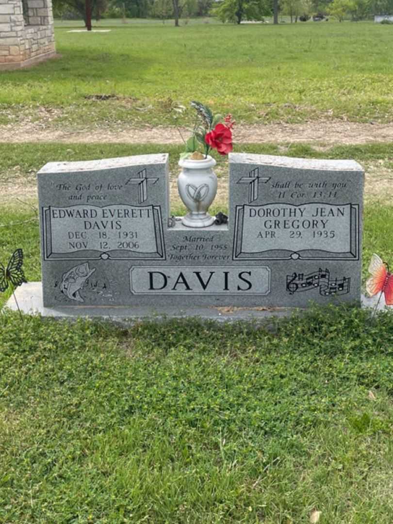 Edward Everett Davis's grave. Photo 1