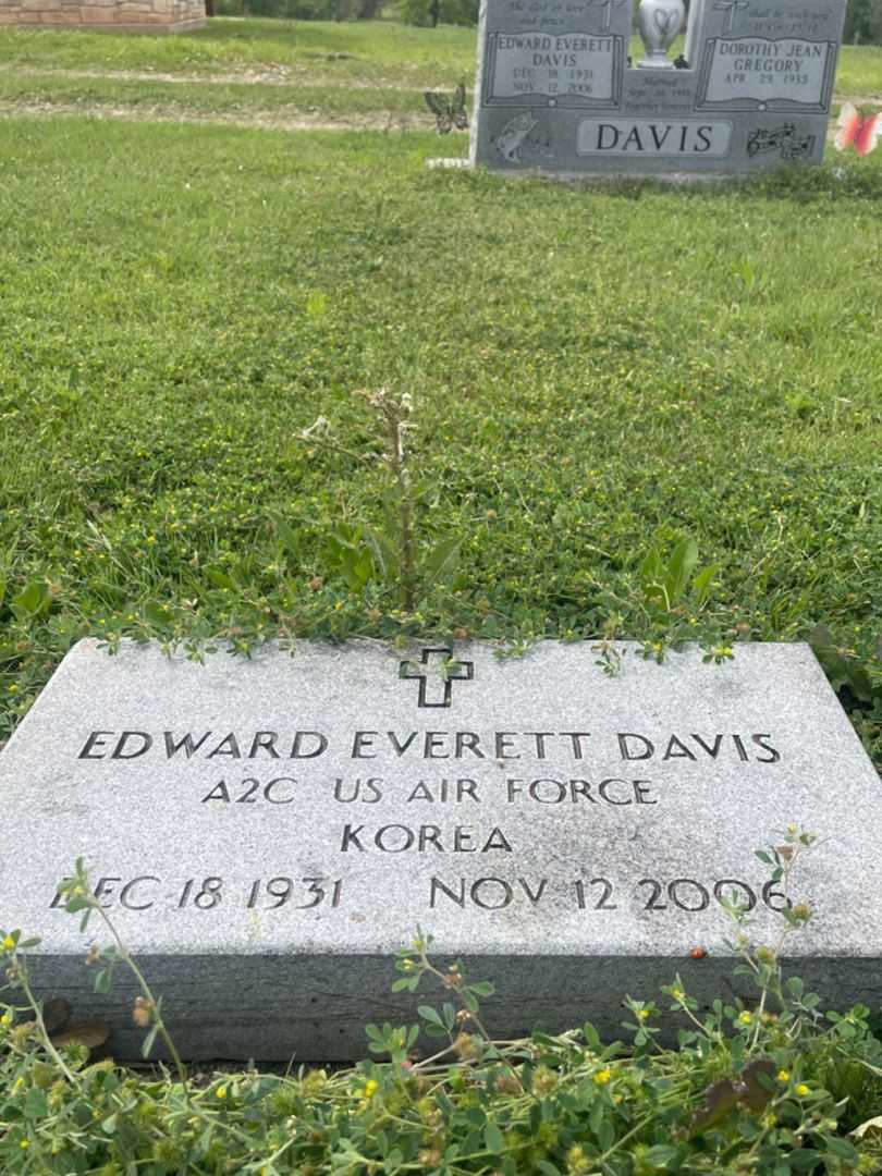 Edward Everett Davis's grave. Photo 4