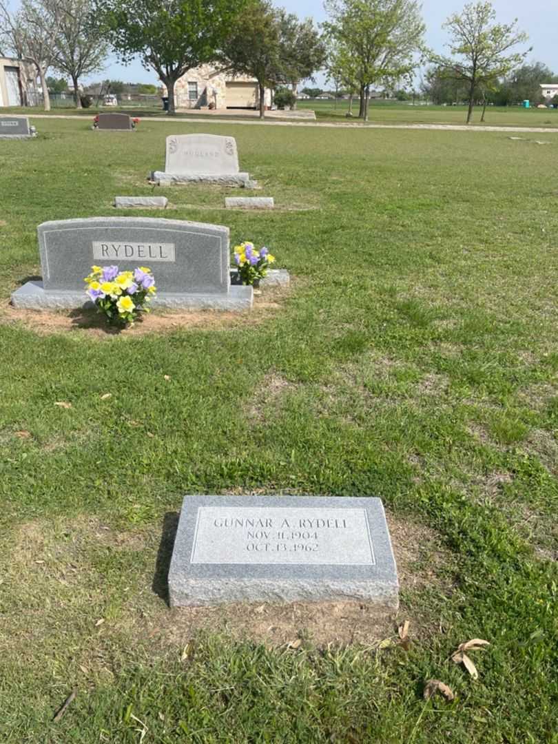 Gunnar A. Rydell's grave. Photo 1