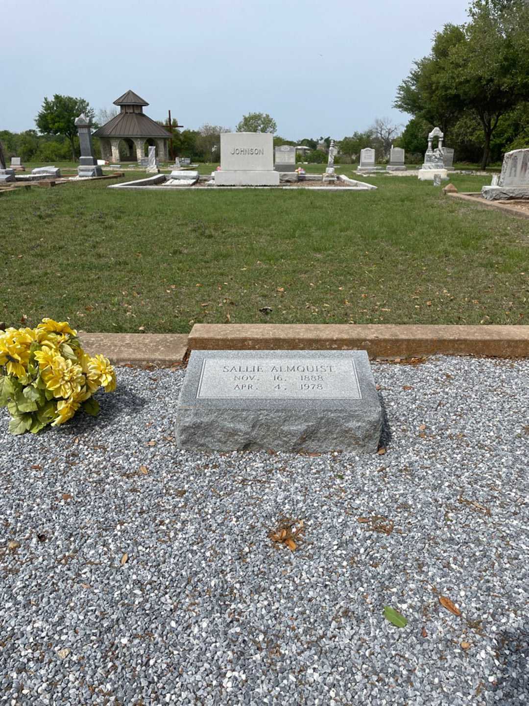 Sallie Almquist's grave. Photo 1